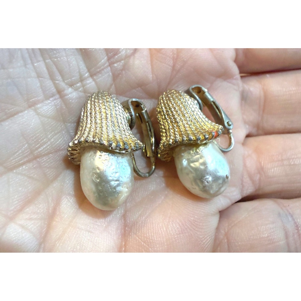 Vintage Sarah Coventry Golden Acorn Faux Pearl Clip On Earrings Gold Tone 1 Inch
